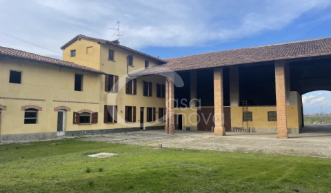 Cascine, rustici e terreni in vendita a Urago d'Oglio