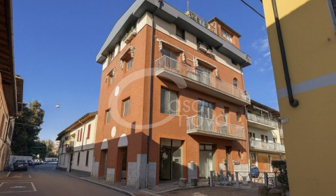 Negozi, uffici e licenze in vendita a Chiari