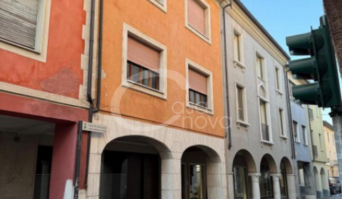 Negozi, uffici e licenze in vendita a Orzinuovi