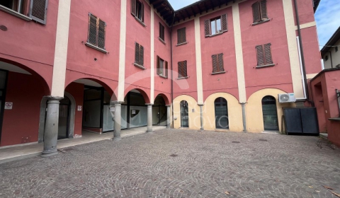 Negozi, uffici e licenze in vendita a Palazzolo sull’Oglio